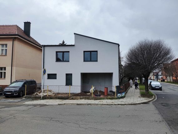 Kontrolní měření v pasivním domě: Průvzdušnost splnila normy Pasivní rodinný dům: Vzduchotěsnost ověřena dle normy ČSN EN ISO 9972