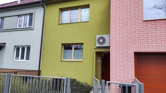 Vzduchotěsnost rekonstruovaného domu změřena dle ČSN EN ISO 9972